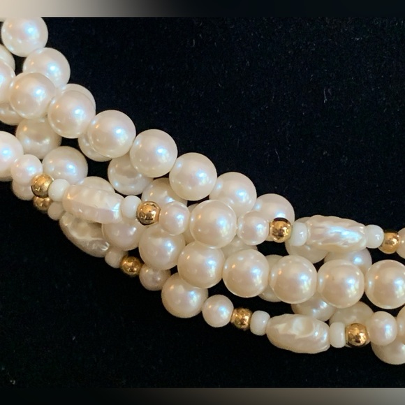 Vintage Trifari Pearl Necklace - Picture 7 of 15